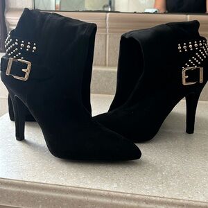 BCBG Tall Suede boots. 3.5-4” heel. Only worn once.